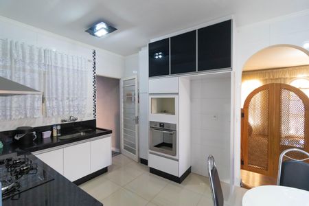 Casa à venda com 185m², 3 quartos e 4 vagas Casa à venda com 185m², 3 quartos e 4 vagasCozinha