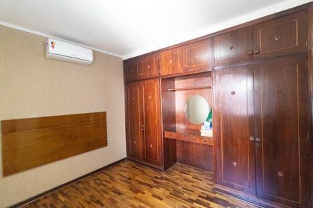 Casa à venda com 185m², 3 quartos e 4 vagas Casa à venda com 185m², 3 quartos e 4 vagasSuíte