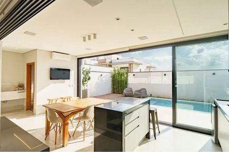 Casa de condomínio à venda com 242m², 3 quartos e 4 vagas Casa de condomínio à venda com 242m², 3 quartos e 4 vagasCozinha