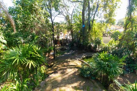 Casa à venda com 897m², 3 quartos e 8 vagas Casa à venda com 897m², 3 quartos e 8 vagasÁrea externa
