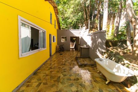 Casa à venda com 897m², 3 quartos e 8 vagas Casa à venda com 897m², 3 quartos e 8 vagasÁrea externa