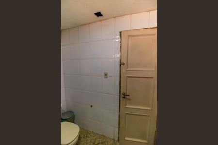 Casa à venda com 897m², 3 quartos e 8 vagas Casa à venda com 897m², 3 quartos e 8 vagasBanheiro Social