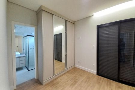 Casa de condomínio à venda com 305m², 4 quartos e 4 vagas Casa de condomínio à venda com 305m², 4 quartos e 4 vagasQuarto 4 - Suíte