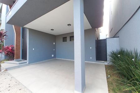 Casa de condomínio à venda com 305m², 4 quartos e 4 vagas Casa de condomínio à venda com 305m², 4 quartos e 4 vagasGaragem