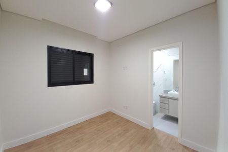 Casa de condomínio à venda com 305m², 4 quartos e 4 vagas Casa de condomínio à venda com 305m², 4 quartos e 4 vagasQuarto 2 - Suíte