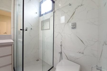 Casa de condomínio à venda com 305m², 4 quartos e 4 vagas Casa de condomínio à venda com 305m², 4 quartos e 4 vagasBanheiro da Suíte 4