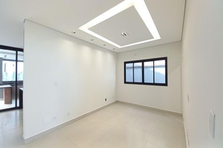 Sala de TV de casa de condomínio à venda com 4 quartos, 305m² em Swiss Park, Campinas