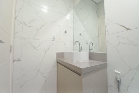 Casa de condomínio à venda com 305m², 4 quartos e 4 vagas Casa de condomínio à venda com 305m², 4 quartos e 4 vagasBanheiro