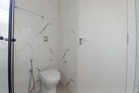 Casa de condomínio à venda com 305m², 4 quartos e 4 vagas Casa de condomínio à venda com 305m², 4 quartos e 4 vagasBanheiro da Suíte 4