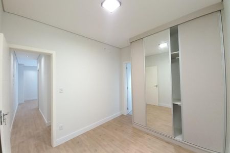 Casa de condomínio à venda com 305m², 4 quartos e 4 vagas Casa de condomínio à venda com 305m², 4 quartos e 4 vagasQuarto 4 - Suíte