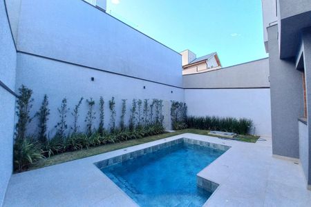 Casa de condomínio à venda com 305m², 4 quartos e 4 vagas Casa de condomínio à venda com 305m², 4 quartos e 4 vagasÁrea comum - Piscina