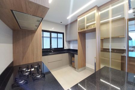 Casa de condomínio à venda com 305m², 4 quartos e 4 vagas Casa de condomínio à venda com 305m², 4 quartos e 4 vagasCozinha