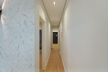 Casa de condomínio à venda com 305m², 4 quartos e 4 vagas Casa de condomínio à venda com 305m², 4 quartos e 4 vagasCorredor