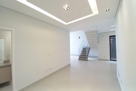 Casa de condomínio à venda com 305m², 4 quartos e 4 vagas Casa de condomínio à venda com 305m², 4 quartos e 4 vagasSala de TV
