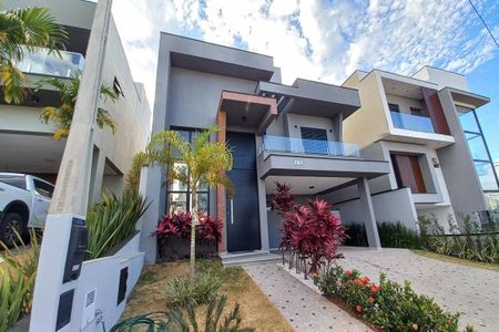 Casa de condomínio à venda com 305m², 4 quartos e 4 vagas Casa de condomínio à venda com 305m², 4 quartos e 4 vagasFachada do Prédio