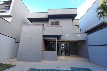 Casa de condomínio à venda com 305m², 4 quartos e 4 vagas Casa de condomínio à venda com 305m², 4 quartos e 4 vagasFachada Fundos