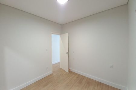 Casa de condomínio à venda com 305m², 4 quartos e 4 vagas Casa de condomínio à venda com 305m², 4 quartos e 4 vagasQuarto 2 - Suíte