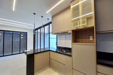 Casa de condomínio à venda com 305m², 4 quartos e 4 vagas Casa de condomínio à venda com 305m², 4 quartos e 4 vagasCozinha