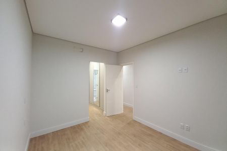 Casa de condomínio à venda com 305m², 4 quartos e 4 vagas Casa de condomínio à venda com 305m², 4 quartos e 4 vagasQuarto 3 - Suíte