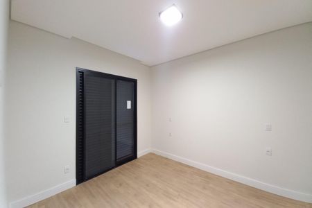 Casa de condomínio à venda com 305m², 4 quartos e 4 vagas Casa de condomínio à venda com 305m², 4 quartos e 4 vagasQuarto 3 - Suíte