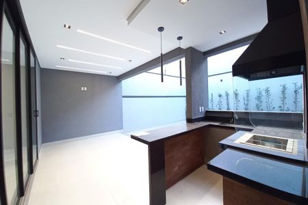 Casa de condomínio à venda com 305m², 4 quartos e 4 vagas Casa de condomínio à venda com 305m², 4 quartos e 4 vagasÁrea comum - Churrasqueira