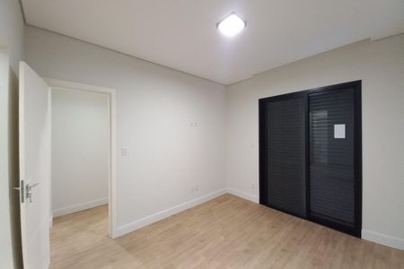 Casa de condomínio à venda com 305m², 4 quartos e 4 vagas Casa de condomínio à venda com 305m², 4 quartos e 4 vagasQuarto 3 - Suíte