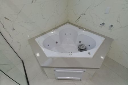 Casa de condomínio à venda com 305m², 4 quartos e 4 vagas Casa de condomínio à venda com 305m², 4 quartos e 4 vagasBanheiro da Suíte 3