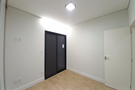 Casa de condomínio à venda com 305m², 4 quartos e 4 vagas Casa de condomínio à venda com 305m², 4 quartos e 4 vagasQuarto 4 - Suíte