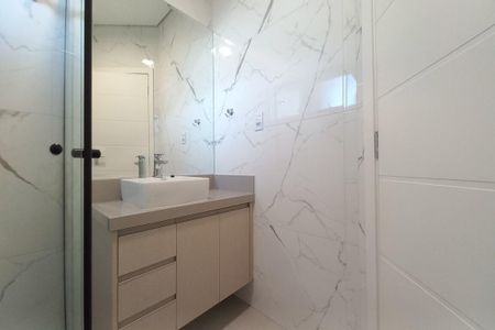 Casa de condomínio à venda com 305m², 4 quartos e 4 vagas Casa de condomínio à venda com 305m², 4 quartos e 4 vagasBanheiro da Suíte 1