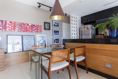 Apartamento à venda com 77m², 1 quarto e 1 vaga Apartamento à venda com 77m², 1 quarto e 1 vagaSala de Jantar