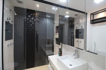 Apartamento à venda com 77m², 2 quartos e 1 vagaBanheiro da suíte 1