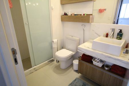 Apartamento à venda com 77m², 2 quartos e 1 vagaBanheiro da suíte 2