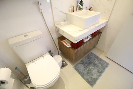 Apartamento à venda com 77m², 2 quartos e 1 vagaBanheiro da suíte 2