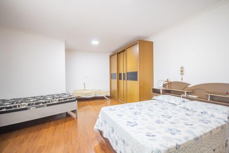 Casa à venda com 152m², 2 quartos e 2 vagas Casa à venda com 152m², 2 quartos e 2 vagasSuíte