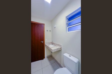 Casa à venda com 147m², 2 quartos e 4 vagasBanheiro da Suíte 1