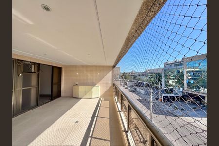 Apartamento à venda com 117m², 3 quartos e 2 vagasVaranda