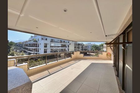 Apartamento à venda com 117m², 3 quartos e 2 vagasVaranda