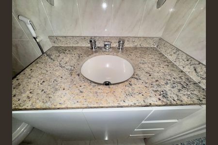 Apartamento à venda com 117m², 3 quartos e 2 vagasBanheiro Social