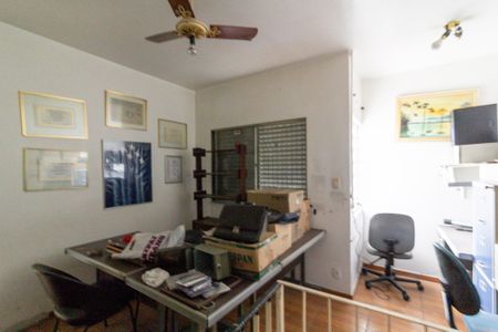 Casa à venda com 165m², 3 quartos e 2 vagas Casa à venda com 165m², 3 quartos e 2 vagasEscritório