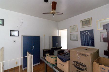 Casa à venda com 165m², 3 quartos e 2 vagas Casa à venda com 165m², 3 quartos e 2 vagasEscritório