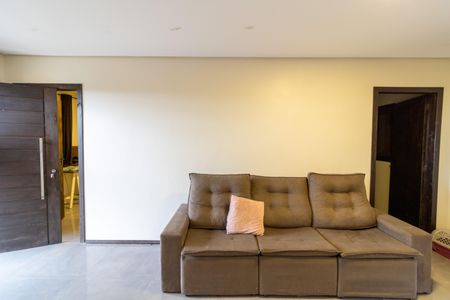 Casa à venda com 70m², 2 quartos e 2 vagasSala