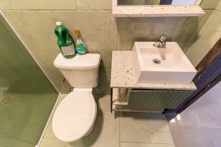 Casa à venda com 70m², 2 quartos e 2 vagasBanheiro