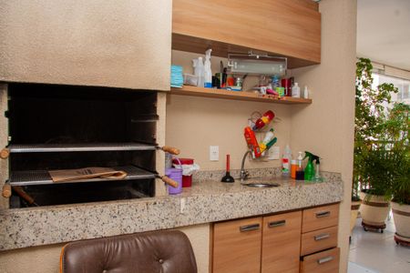 Apartamento à venda com 223m², 4 quartos e 4 vagas Apartamento à venda com 223m², 4 quartos e 4 vagasVaranda