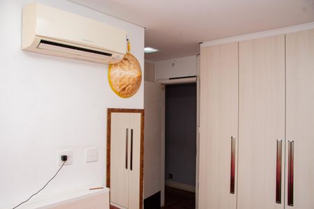 Apartamento à venda com 223m², 4 quartos e 4 vagas Apartamento à venda com 223m², 4 quartos e 4 vagasSuíte 3