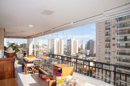 Apartamento à venda com 223m², 4 quartos e 4 vagas Apartamento à venda com 223m², 4 quartos e 4 vagasVaranda
