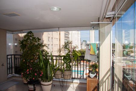 Apartamento à venda com 223m², 4 quartos e 4 vagas Apartamento à venda com 223m², 4 quartos e 4 vagasVaranda