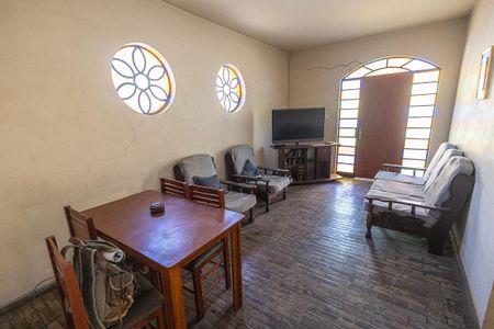 Casa à venda com 157m², 4 quartos e 4 vagasSala