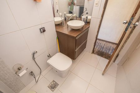 Casa à venda com 157m², 4 quartos e 4 vagasBanheiro Social