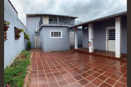 Casa à venda com 178m², 4 quartos e 5 vagas Casa à venda com 178m², 4 quartos e 5 vagasFoto 02