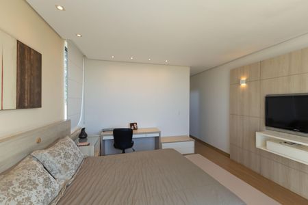 Casa de condomínio à venda com 361m², 3 quartos e 2 vagas Casa de condomínio à venda com 361m², 3 quartos e 2 vagasSuíte 1